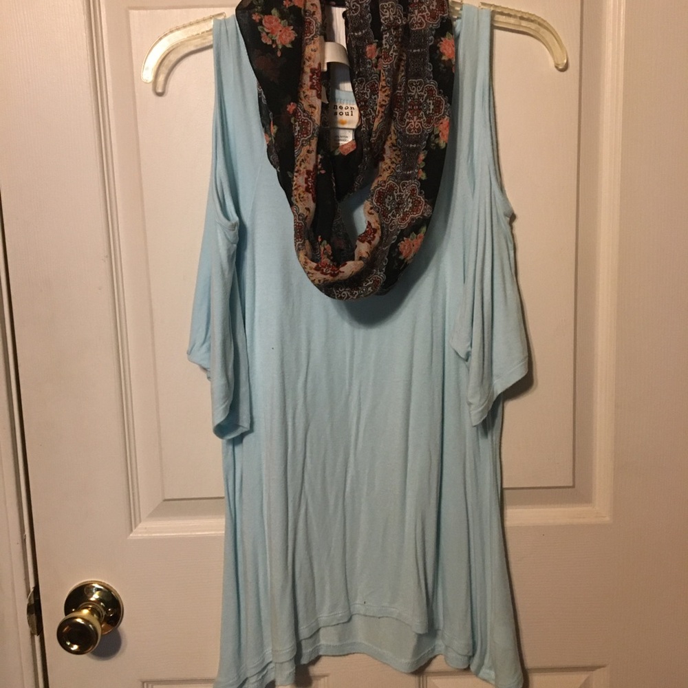 Small cold shoulder top with scarf